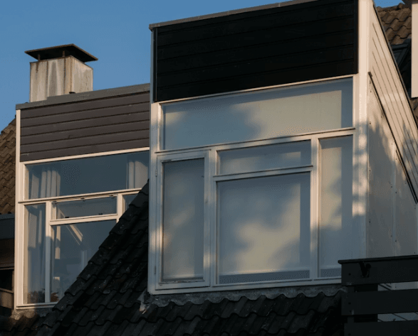 This image shows a modern house in the evening light.